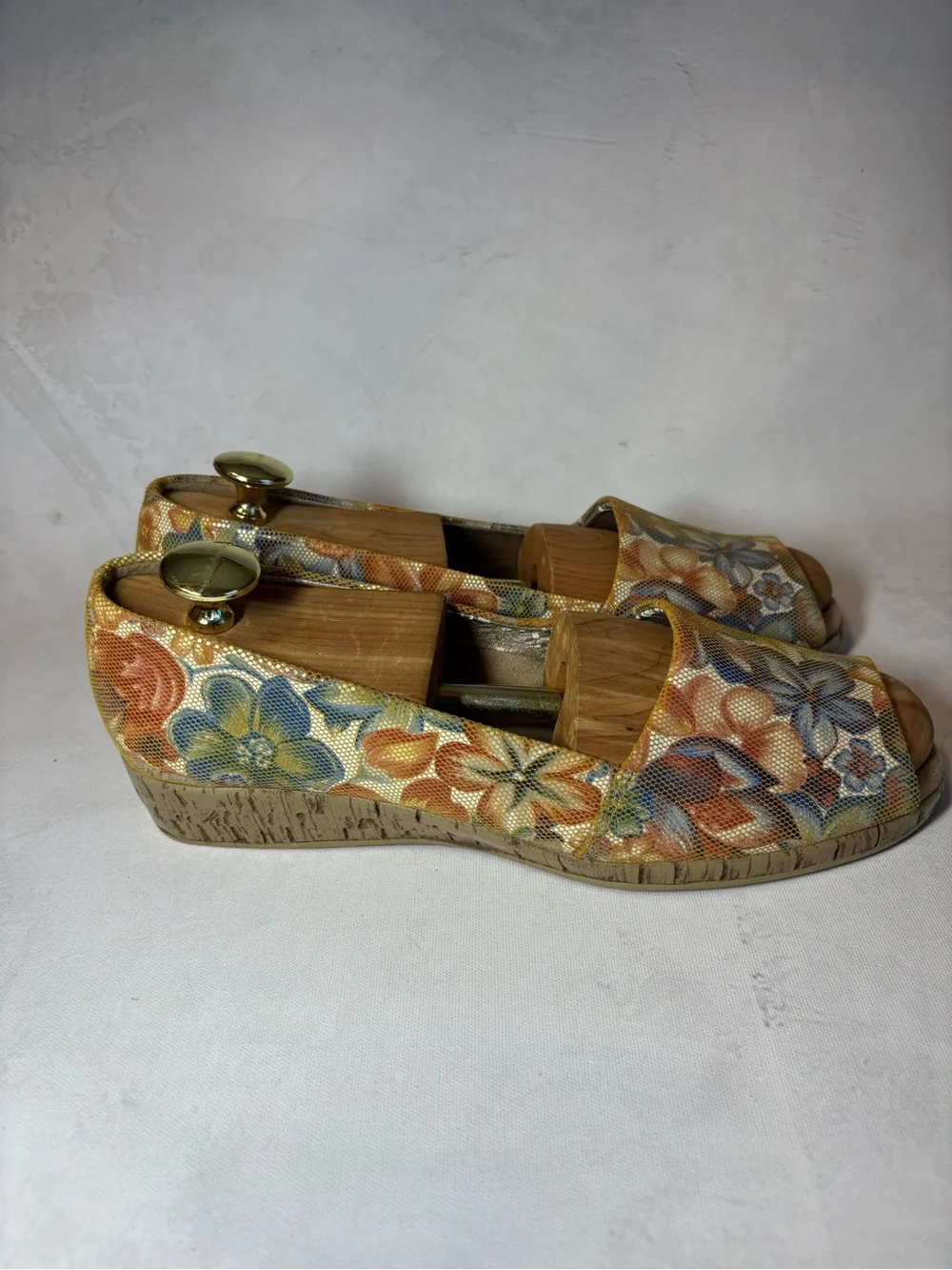 Aerosols Spring Break peep toe floral leather wedges, size 11W wide, low heel